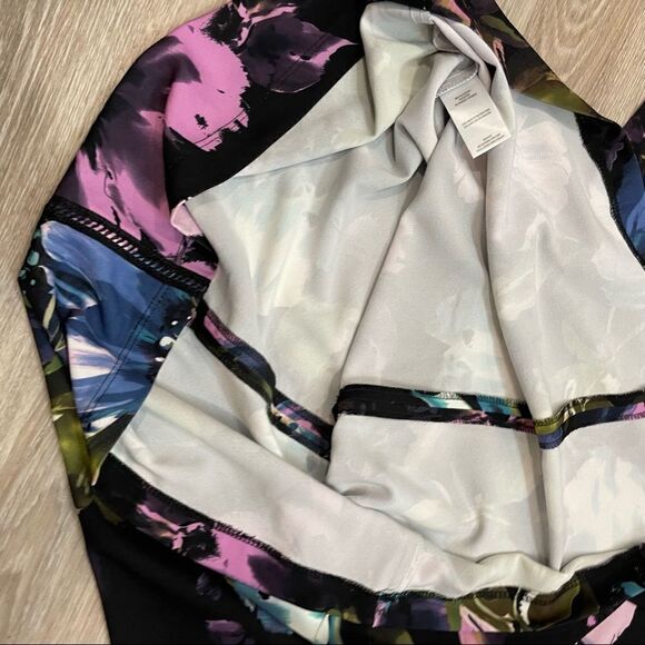 Gabby Skye Floral Printed Bellsleeve Shift Dress - Picture 5 of 7